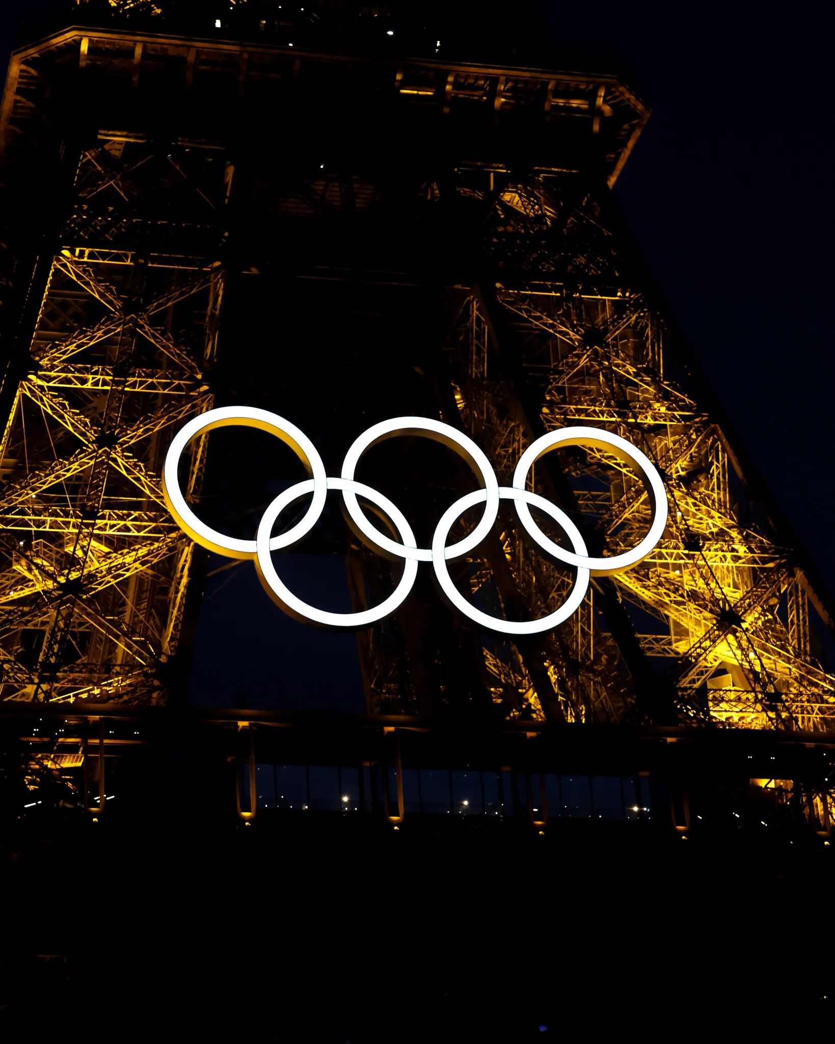 Tour eiffel et anneaux